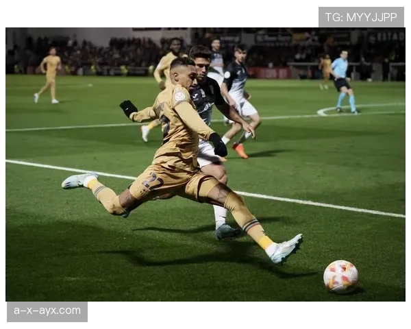 拉菲尼亚状态回暖，进攻创造力闪耀助球队全力争胜