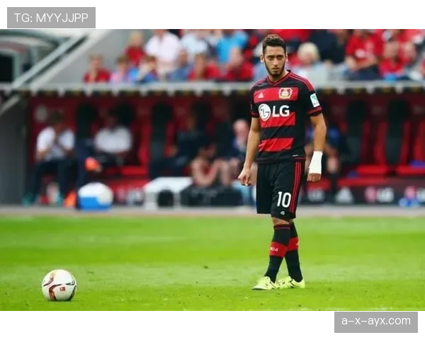 恰尔汗奥卢引领中场新潮流，战术创新助球队表现亮眼