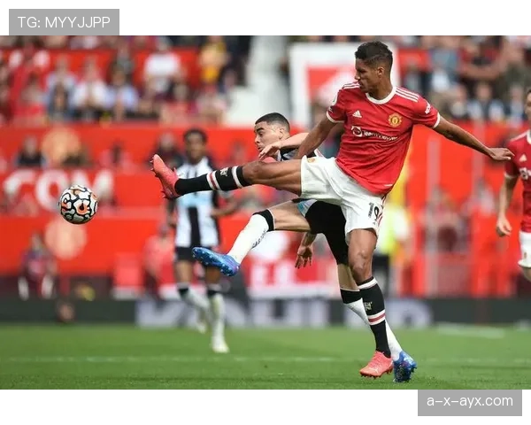 瓦拉内凭借精准防守站位稳守防线，彰显世界级后卫风范