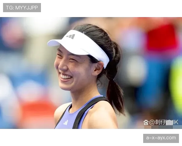 王欣瑜赛场上拼命样，到家直接换睡衣追剧，完全两个人儿嘛！