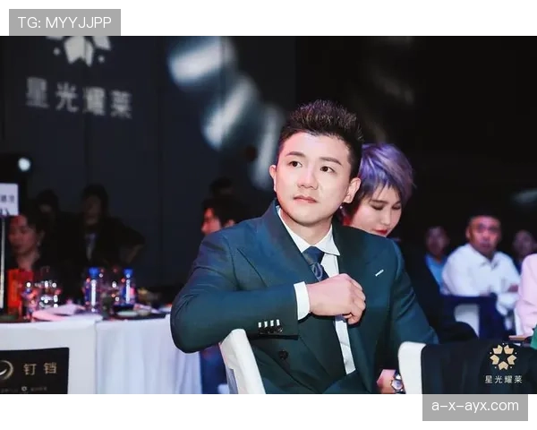 陈一冰去咖啡厅随手一刷卡，服务员那震惊脸把我月底银行卡的心态全暴露了